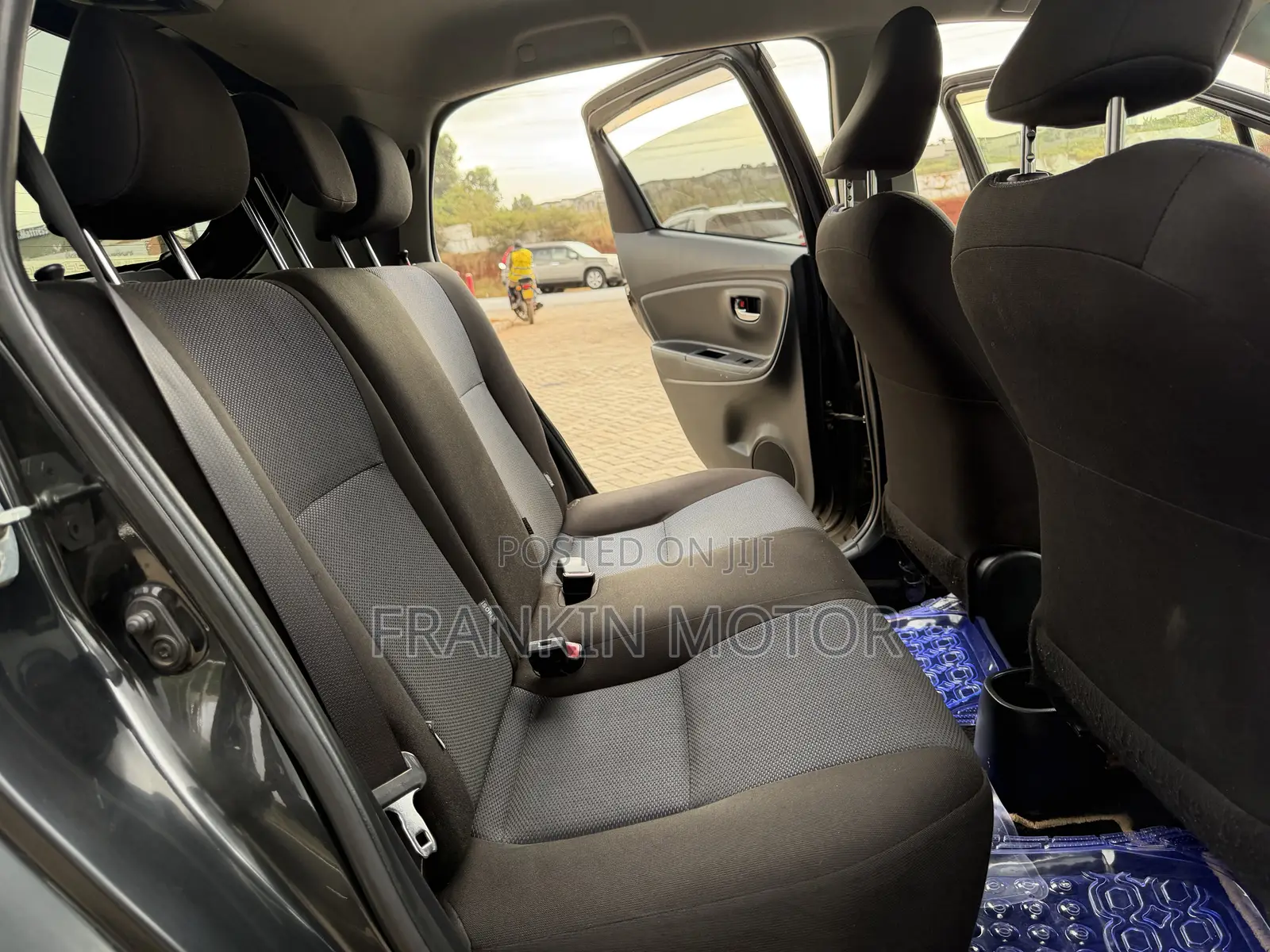 Toyota Vitz 1.3 FWD 5dr 2013 Black