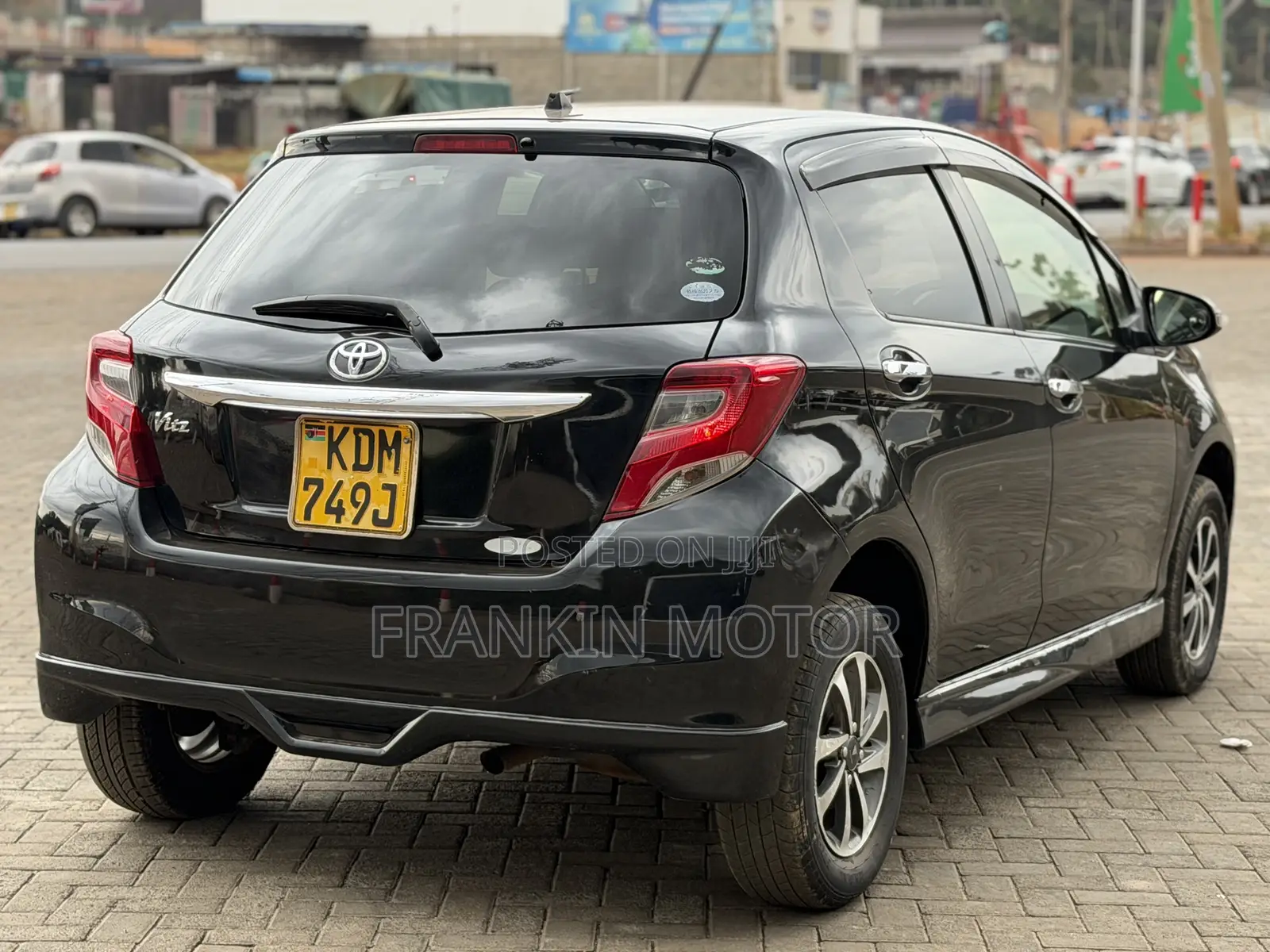 Toyota Vitz 1.3 FWD 5dr 2013 Black
