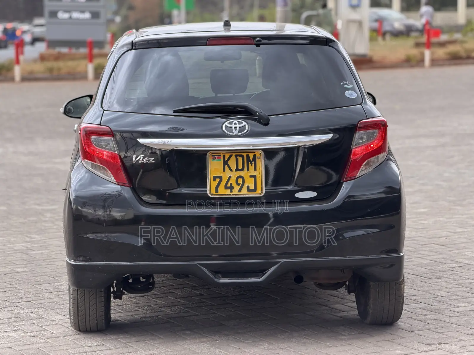 Toyota Vitz 1.3 FWD 5dr 2013 Black