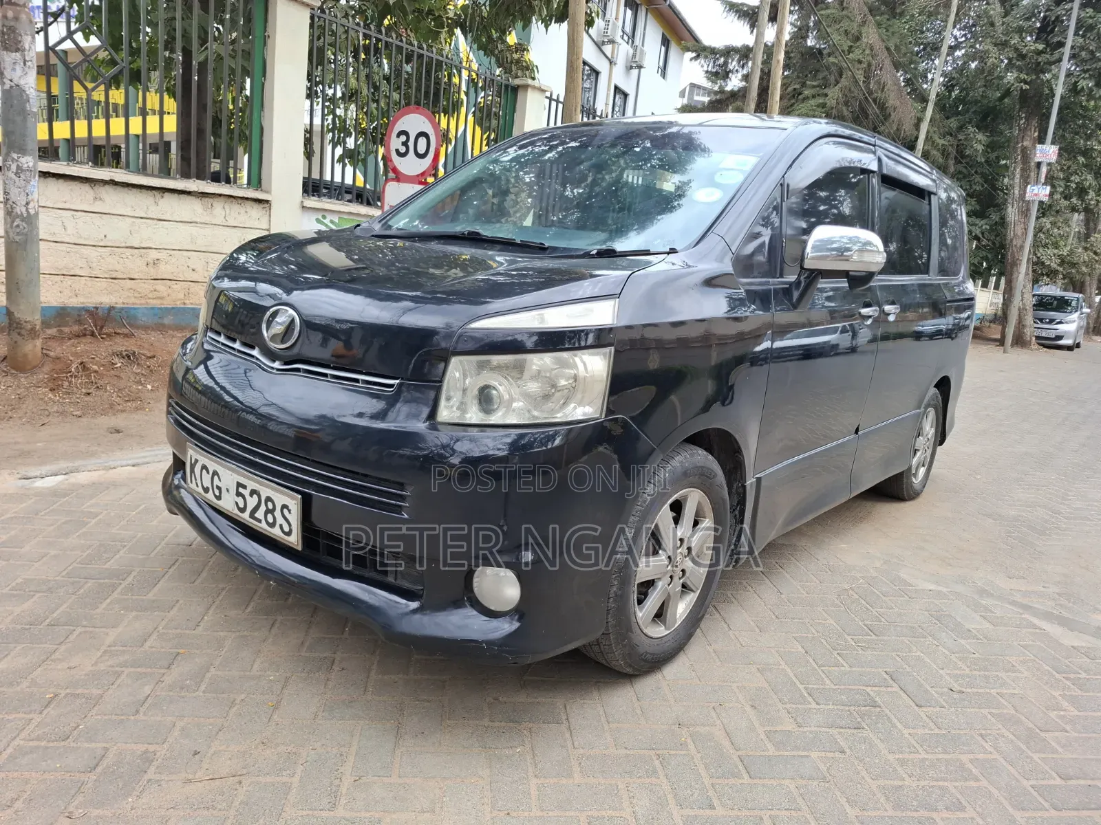 Toyota Voxy X 2WD 8-Seater 2010 Black