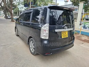 Toyota Voxy X 2WD 8-Seater 2010 Black
