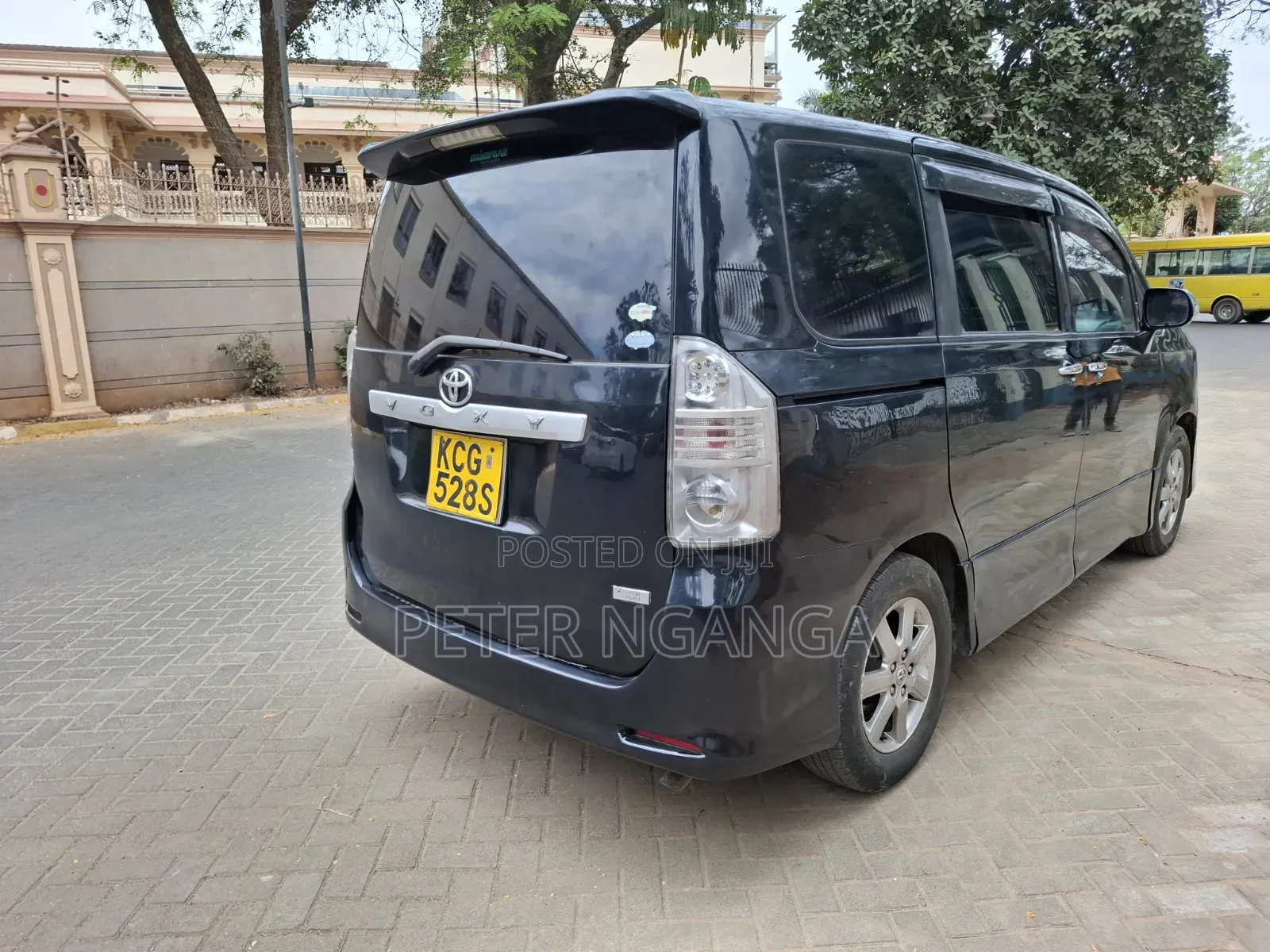 Toyota Voxy X 2WD 8-Seater 2010 Black
