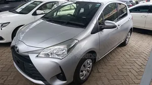 Toyota Vitz 2018 Silver