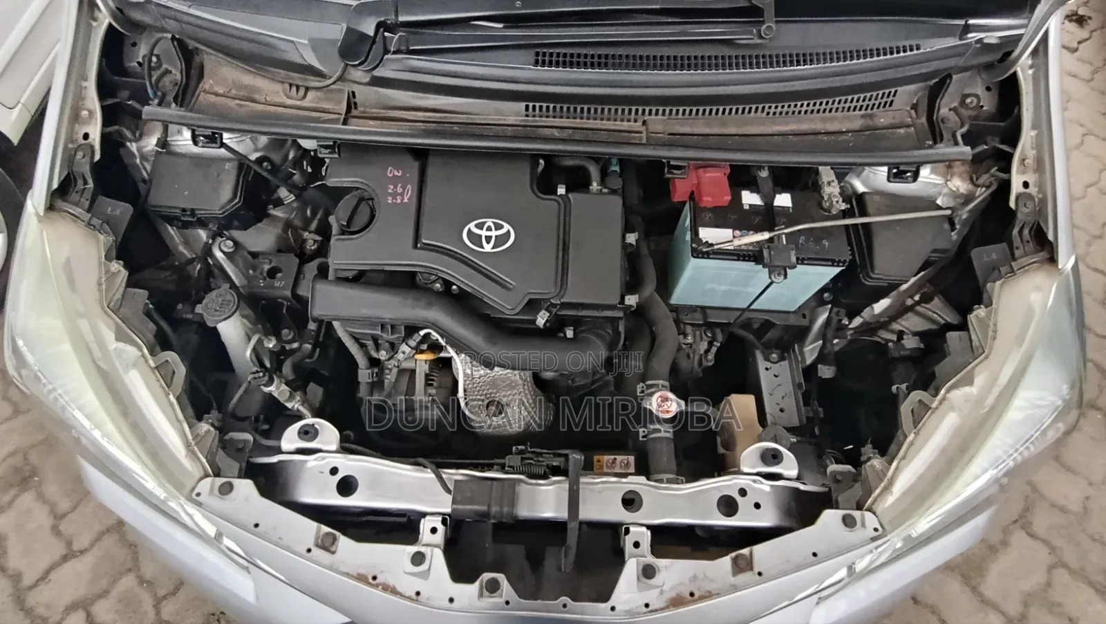 Toyota Vitz 2018 Silver