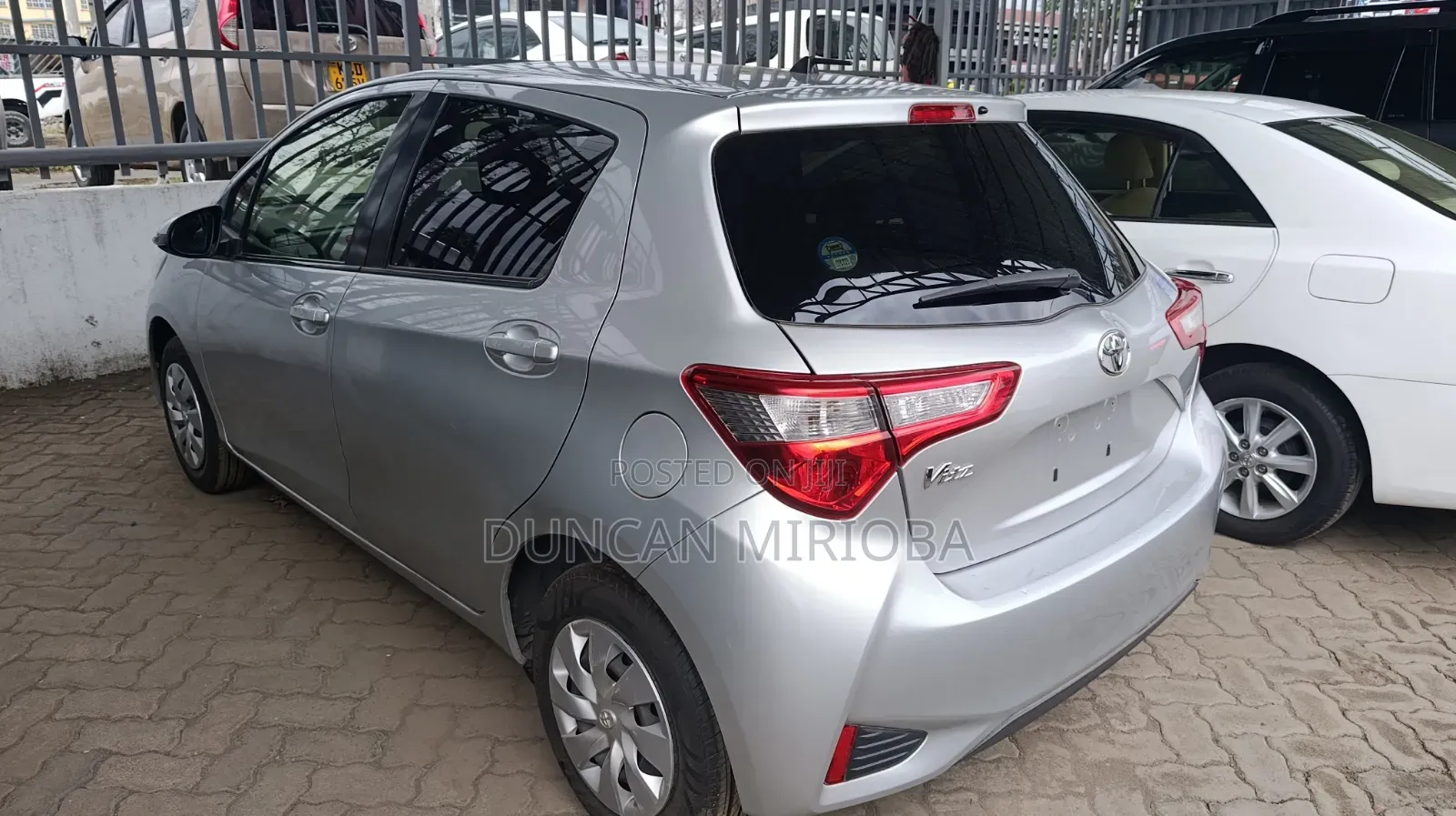 Toyota Vitz 2018 Silver