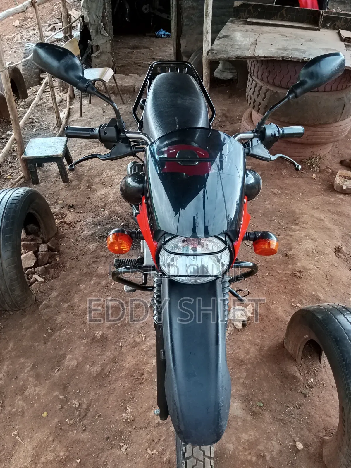 Bajaj Boxer 150 UG 2025 Red