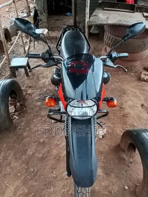 Bajaj Boxer 150 UG 2025 Red