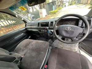 Toyota HiAce 2014 Silver