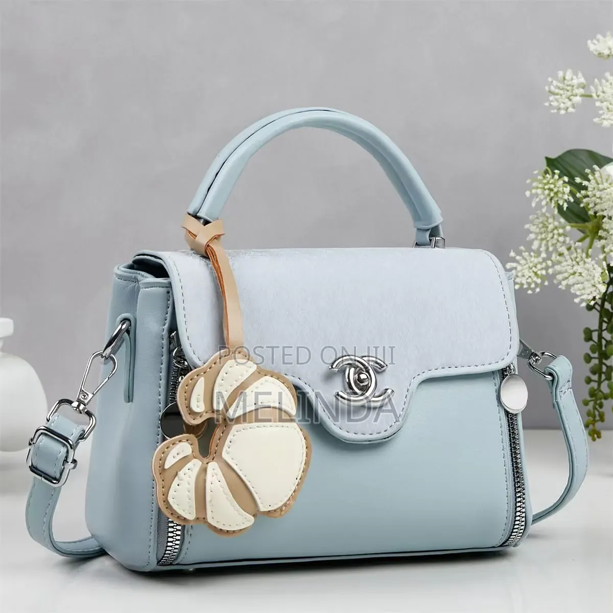 Quality Ladies Handbag With Multiple Partition Inside
