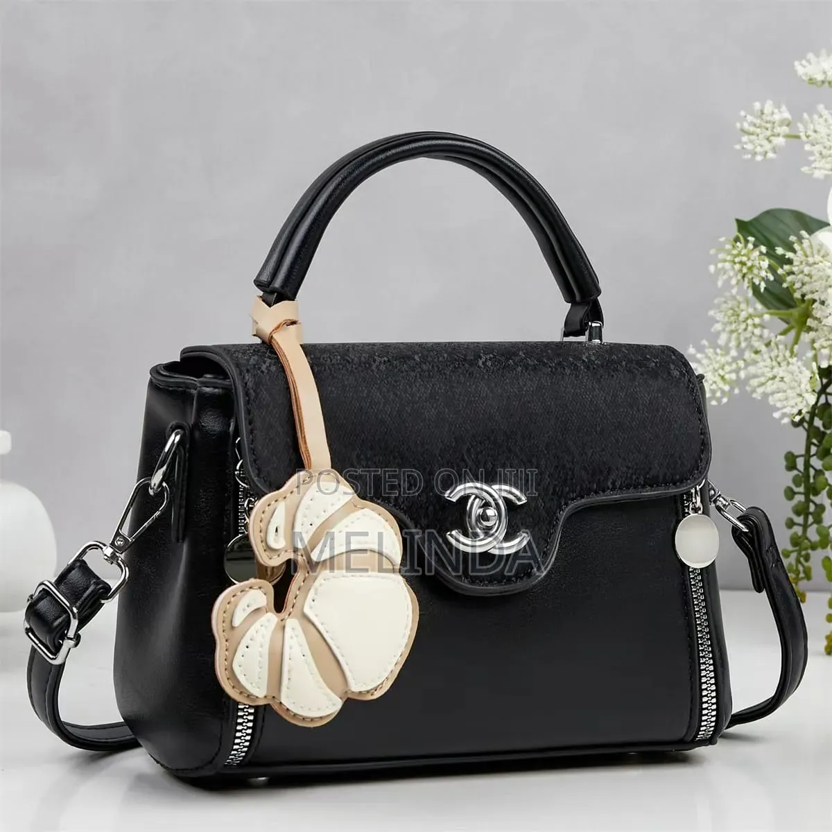 Quality Ladies Handbag With Multiple Partition Inside