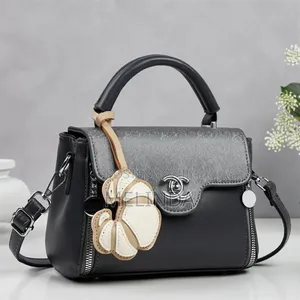 Quality Ladies Handbag With Multiple Partition Inside