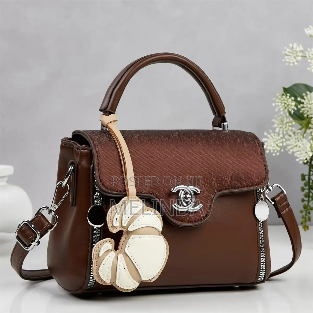 Quality Ladies Handbag With Multiple Partition Inside