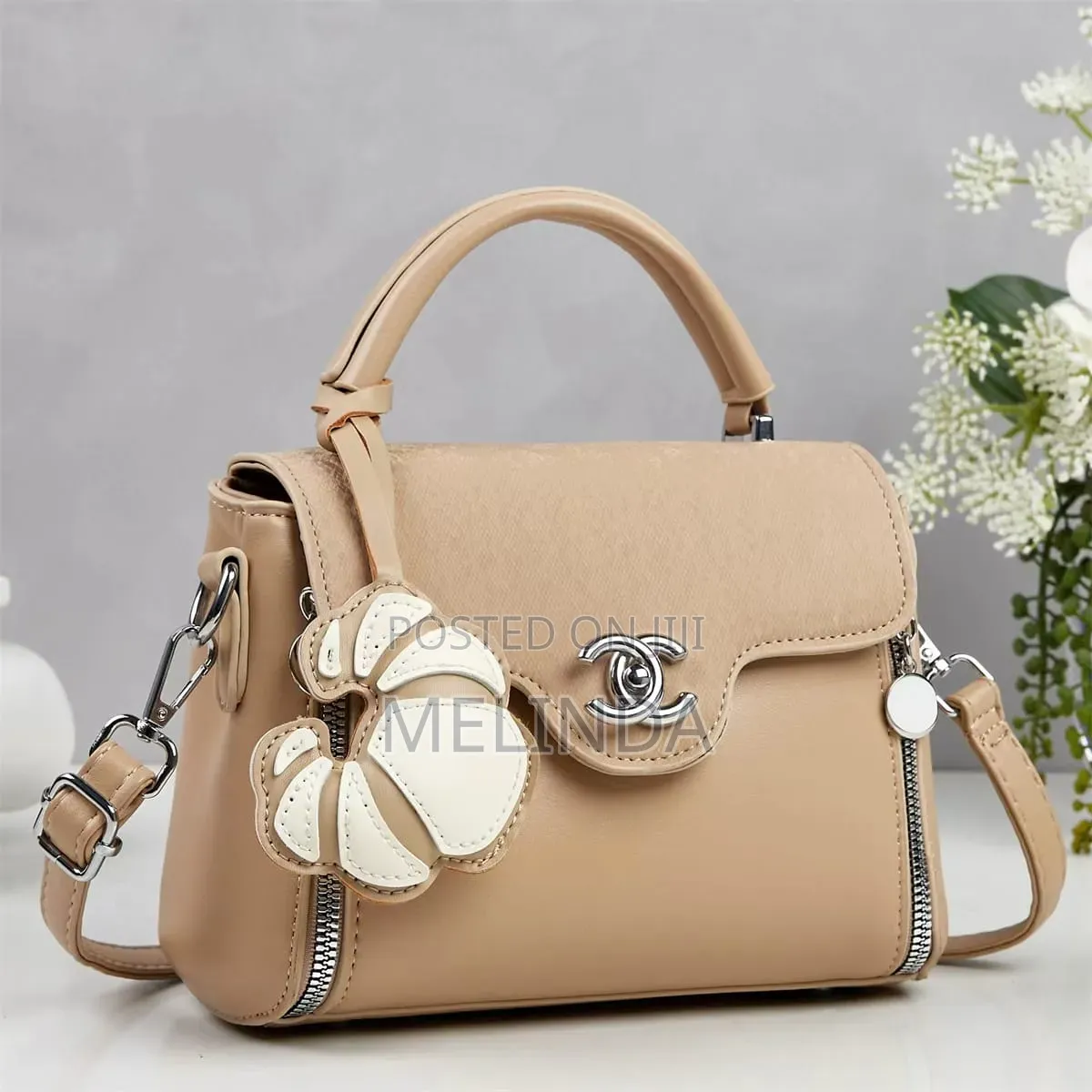Quality Ladies Handbag With Multiple Partition Inside