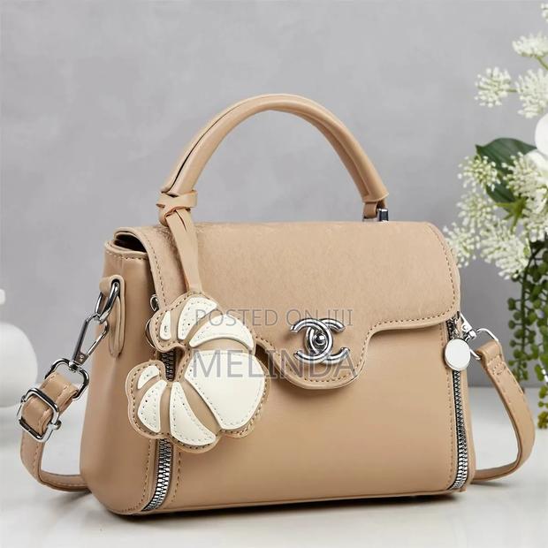 Quality Ladies Handbag With Multiple Partition Inside - thumbnail 6