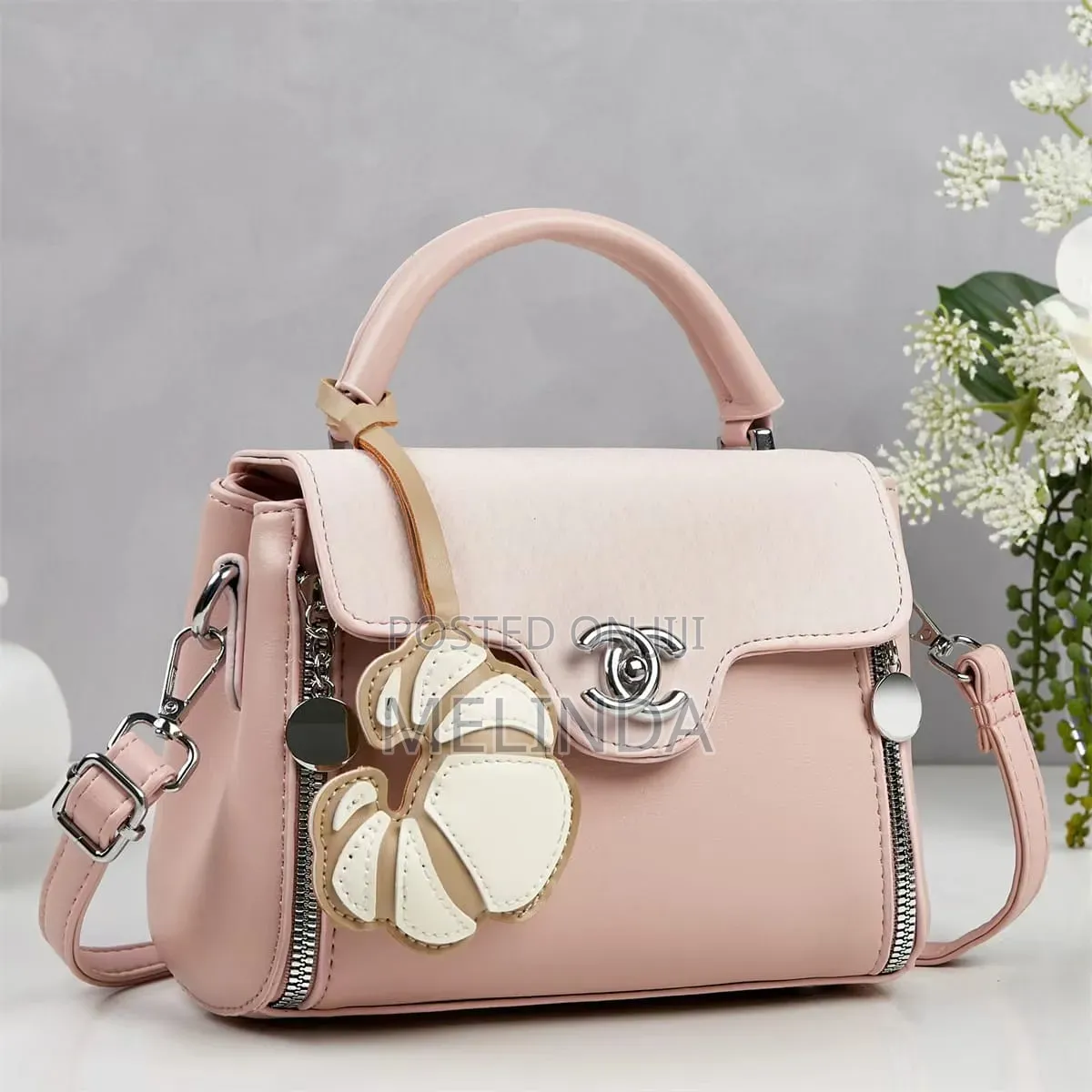 Quality Ladies Handbag With Multiple Partition Inside