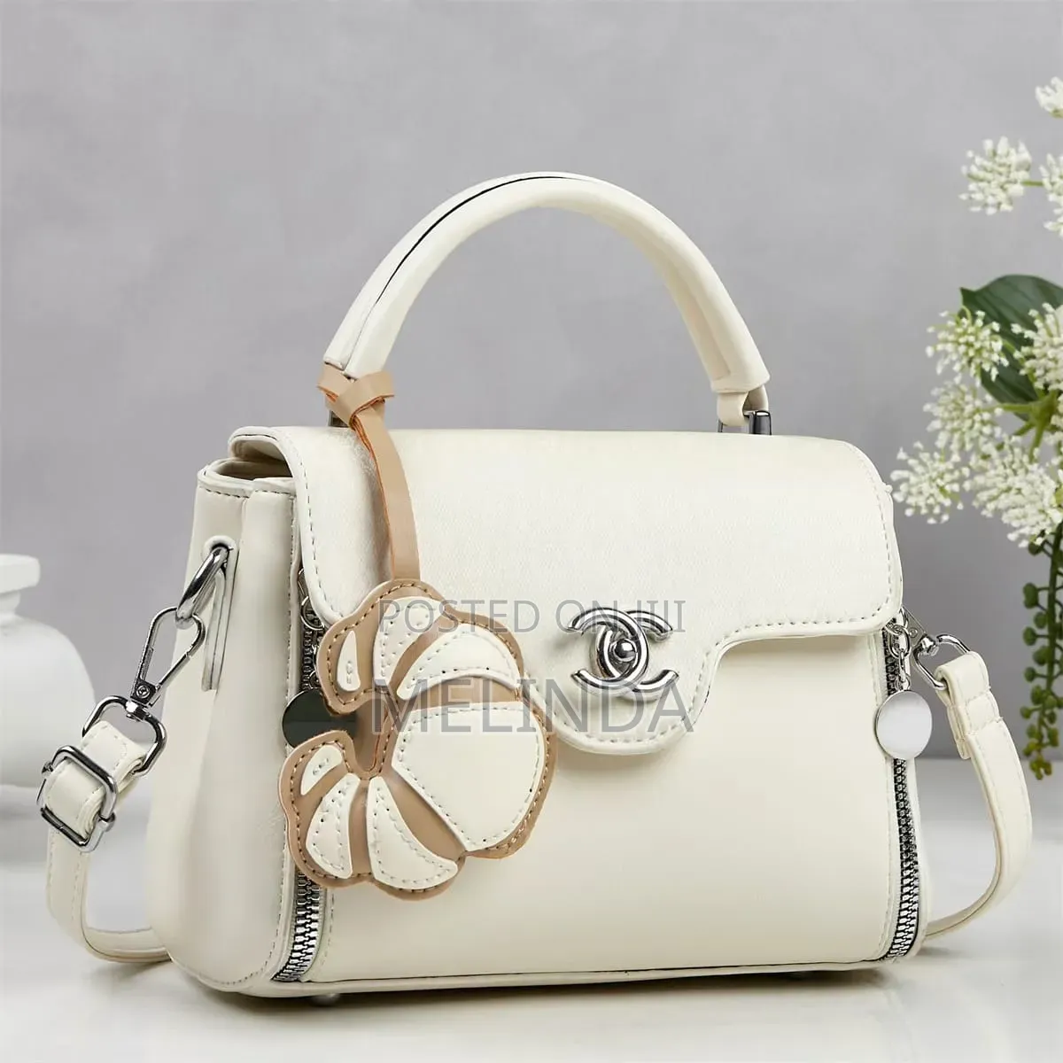 Quality Ladies Handbag With Multiple Partition Inside