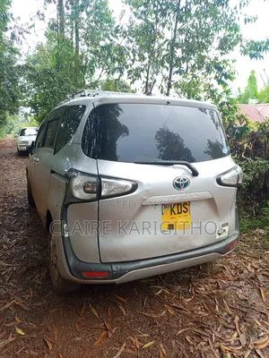 Toyota Sienta 1.5 Hybrid FWD 2018 Silver