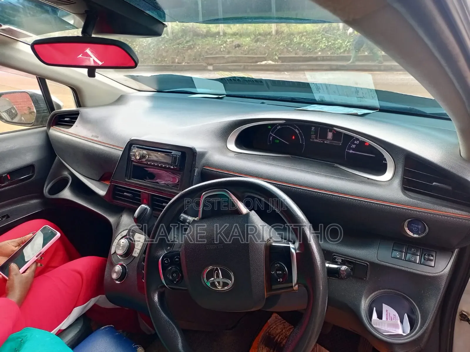 Toyota Sienta 1.5 Hybrid FWD 2018 Silver