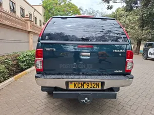 Toyota Hilux 2010 Green