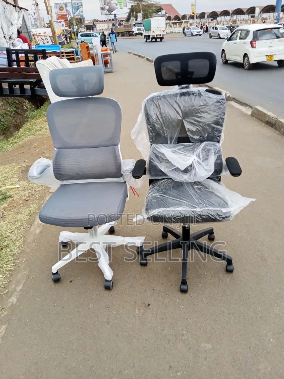 Modern Office Chair Black and White Color With Flipping Hands