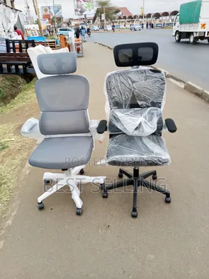 Modern Office Chair Black and White Color With Flipping Hands