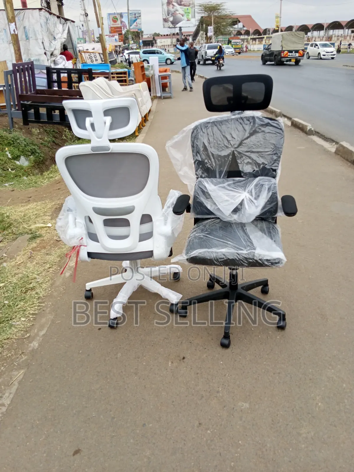 Modern Office Chair Black and White Color With Flipping Hands