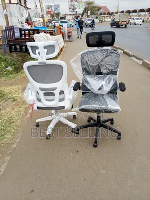 Modern Office Chair Black and White Color With Flipping Hands