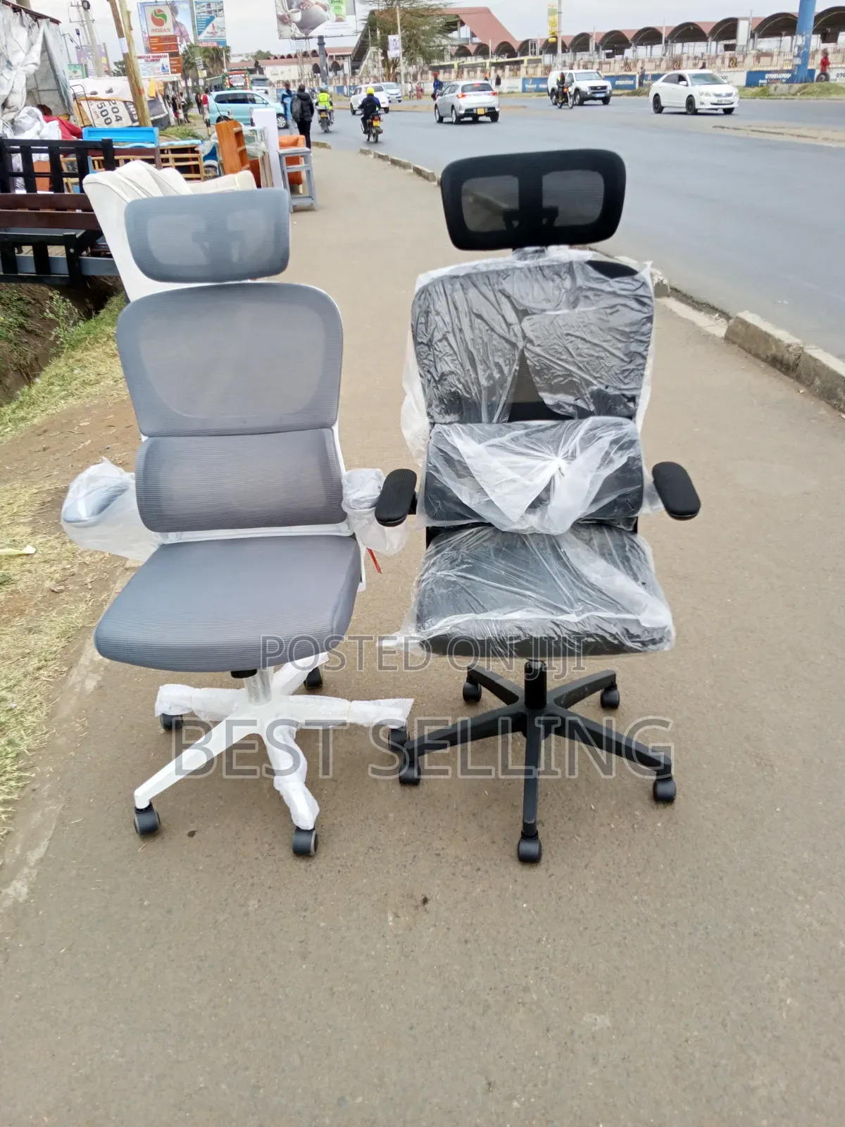 Modern Office Chair Black and White Color With Flipping Hands