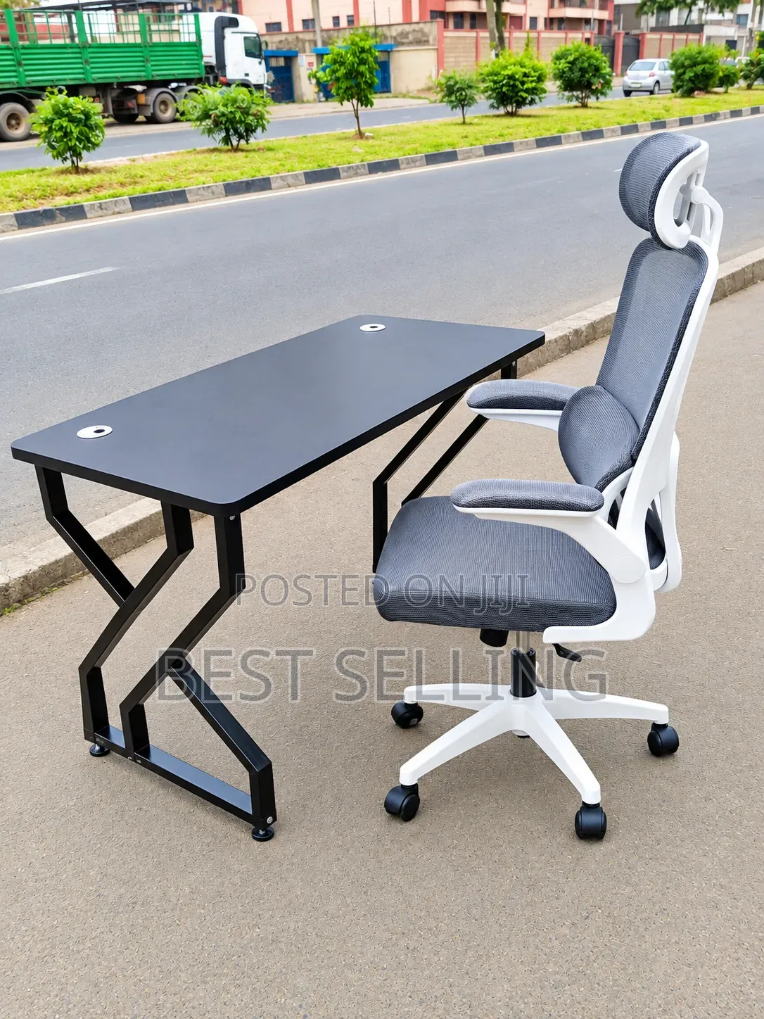 Metallic Base Practical Desk and Chair
