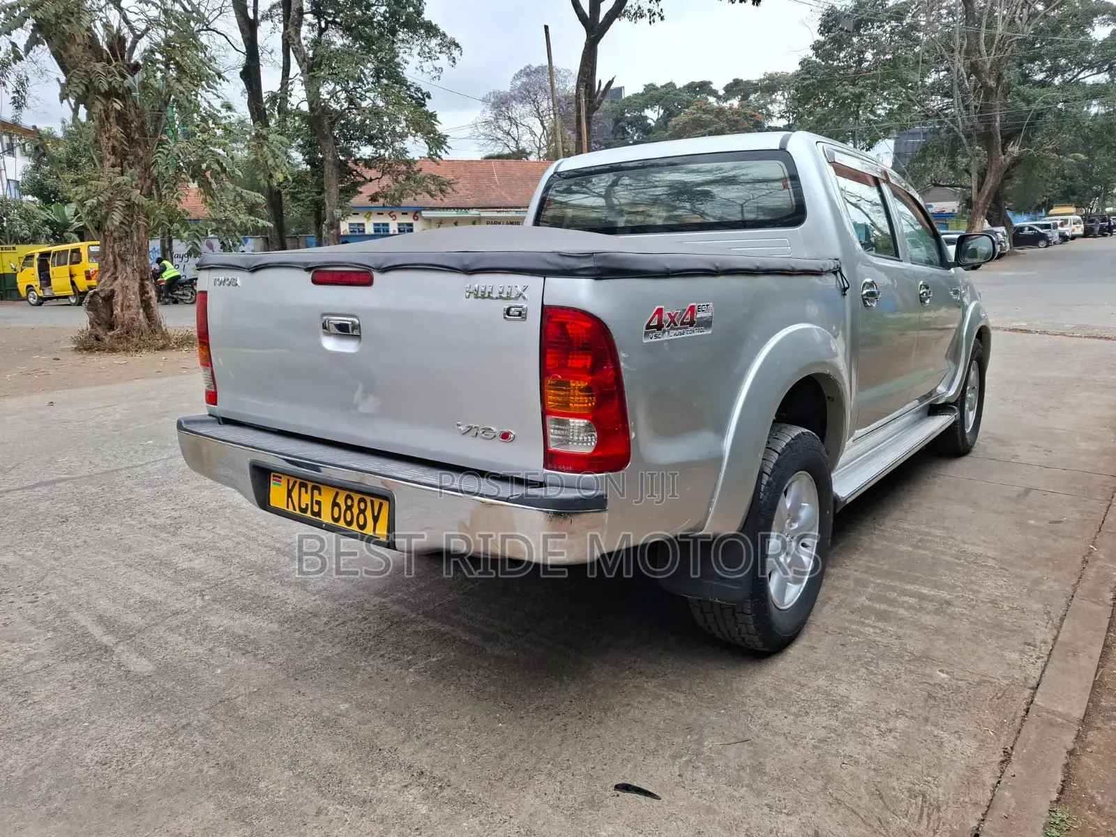 Toyota Hilux 2010 Silver