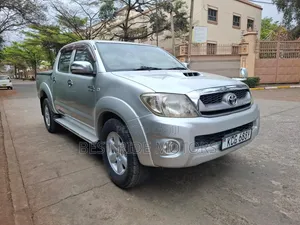 Toyota Hilux 2010 Silver