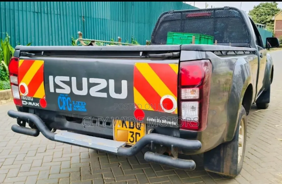 Isuzu D-MAX 2023 Gray