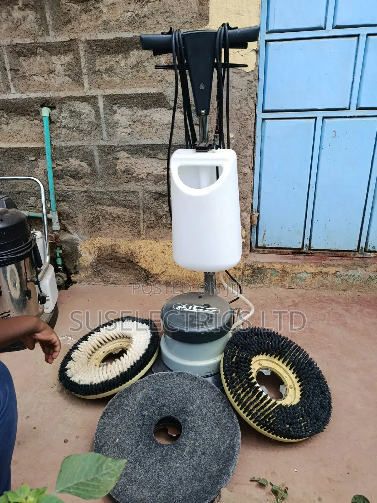 Aico Scrubbing Machine