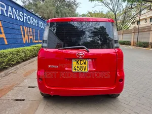 Toyota Sienta 1.5 FWD 2013 Red