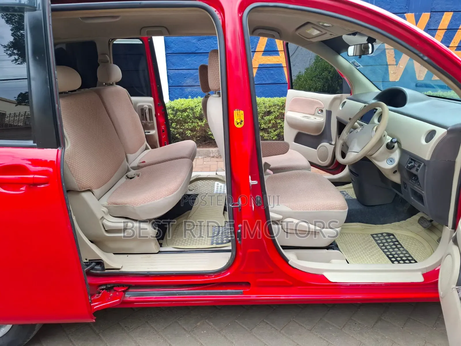 Toyota Sienta 1.5 FWD 2013 Red