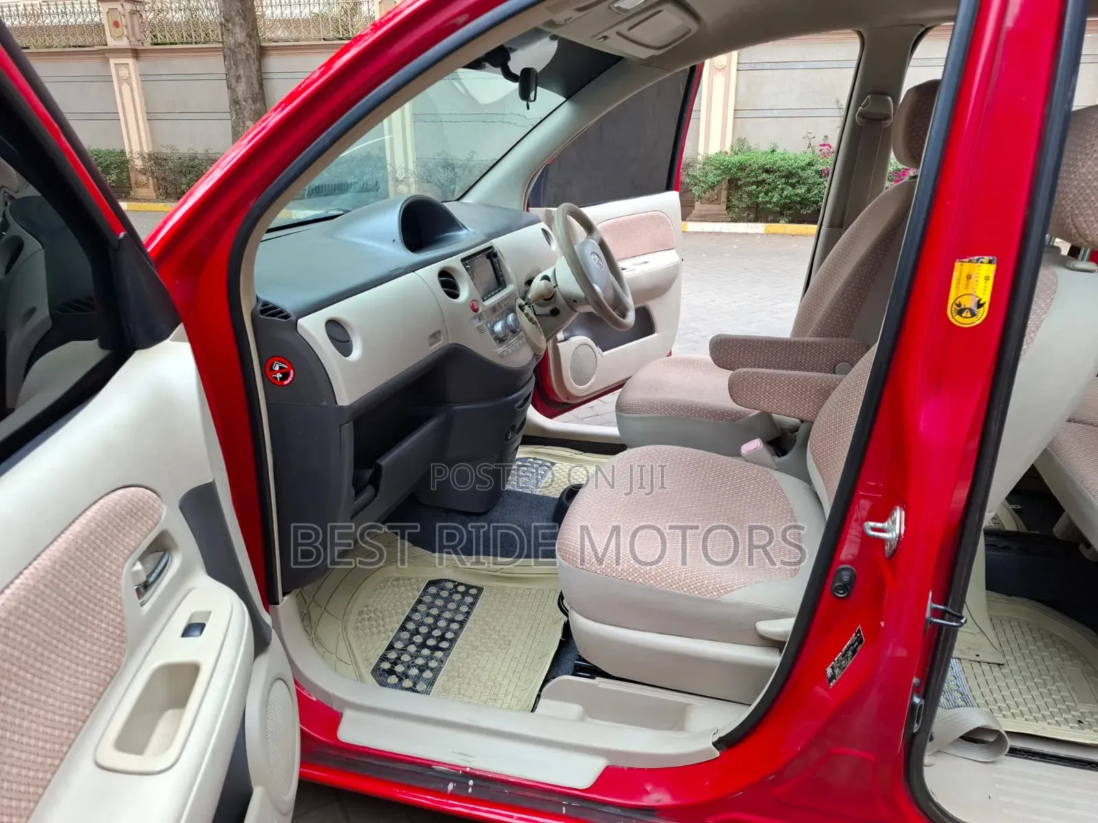 Toyota Sienta 1.5 FWD 2013 Red