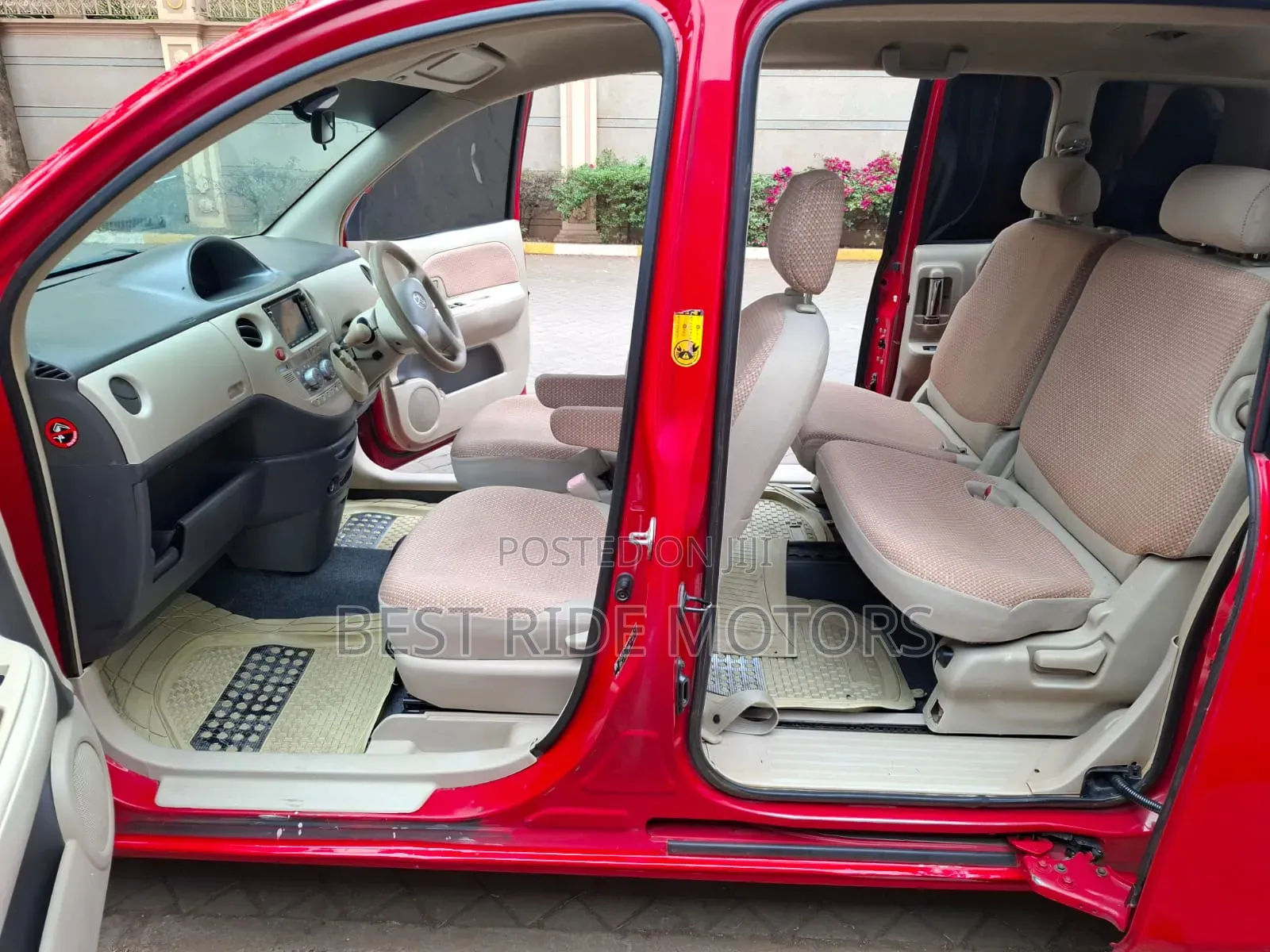 Toyota Sienta 1.5 FWD 2013 Red