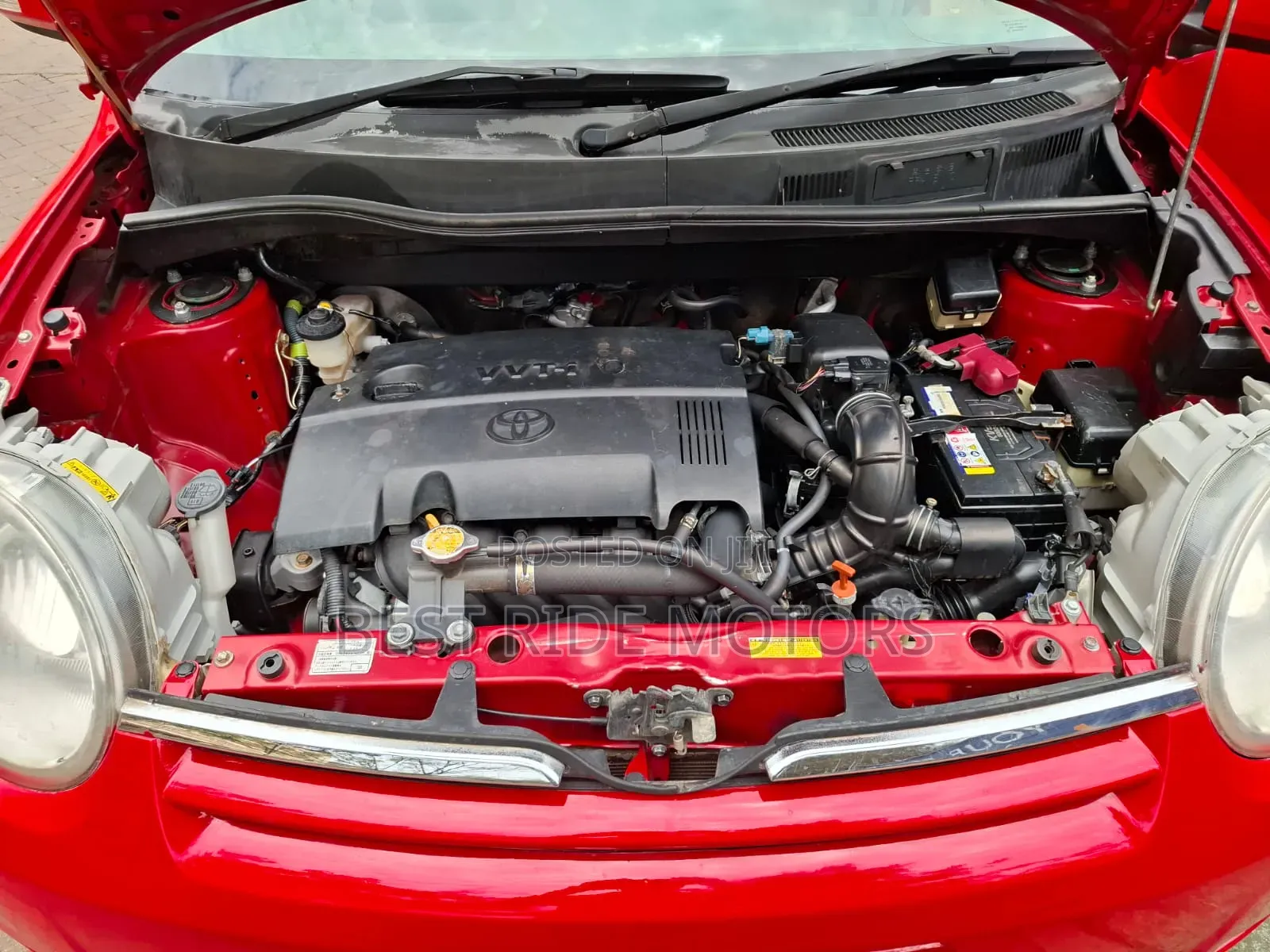 Toyota Sienta 1.5 FWD 2013 Red