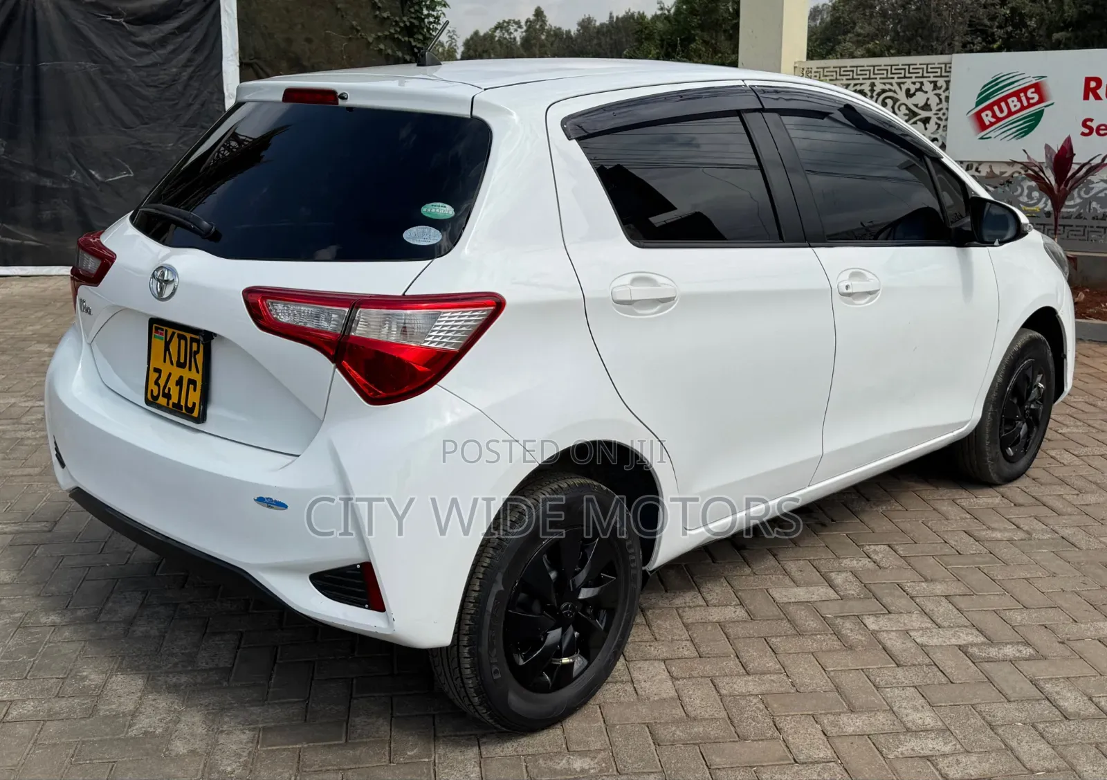 Toyota Vitz 2017 White