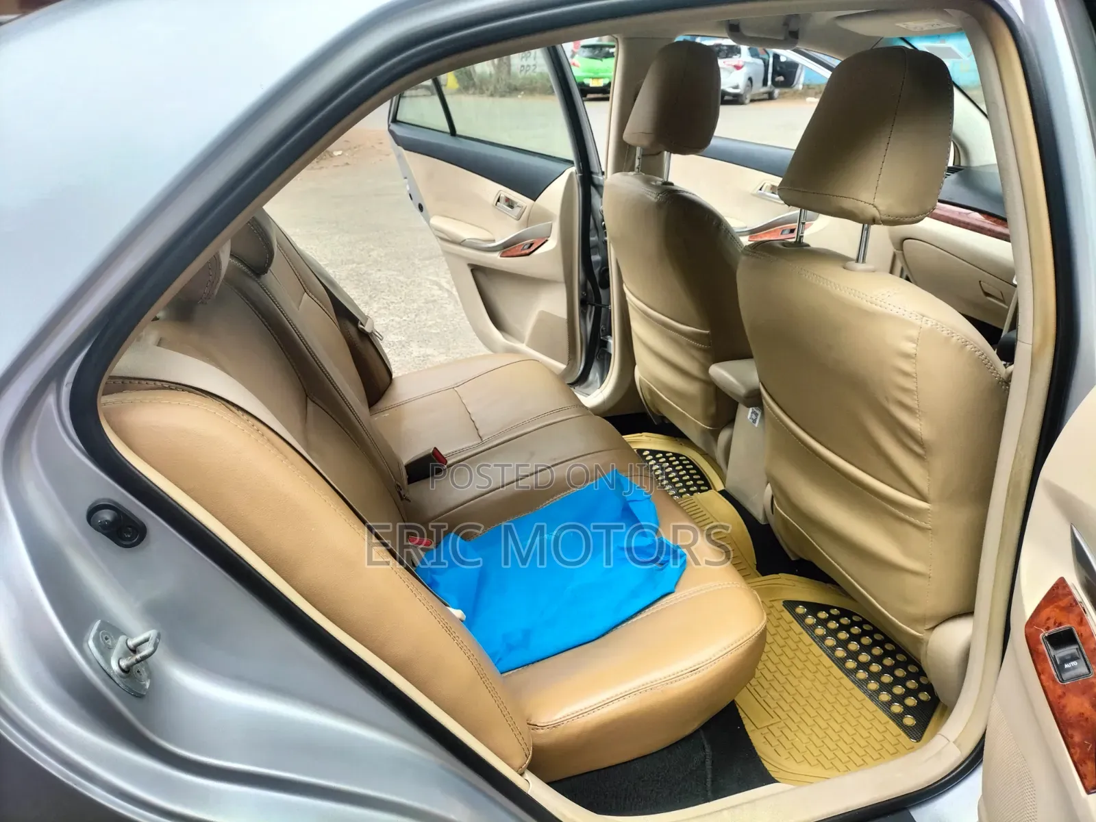 Toyota Premio 2011 Silver
