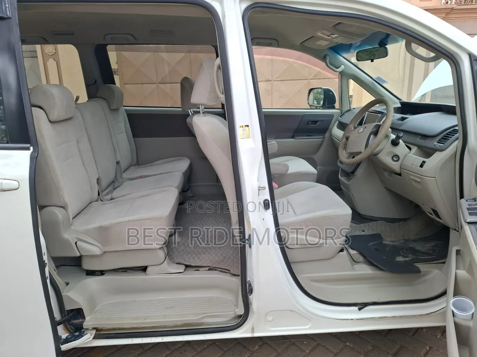 Toyota Noah 2.0 158hp FWD (8 Seater) 2009 White