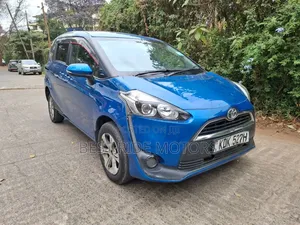 Toyota Sienta 1.5 FWD (6-seater) 2015 Blue