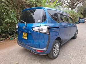 Toyota Sienta 1.5 FWD (6-seater) 2015 Blue