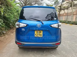Toyota Sienta 1.5 FWD (6-seater) 2015 Blue
