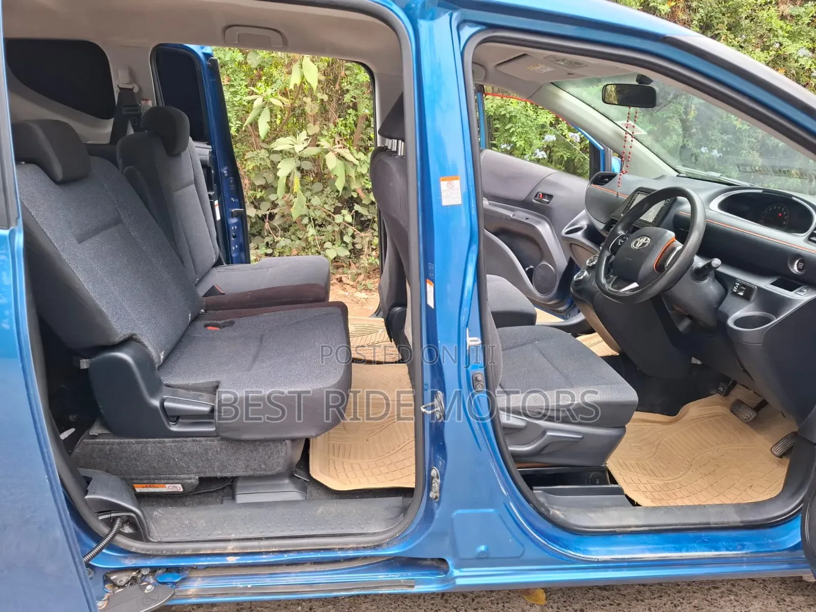 Toyota Sienta 1.5 FWD (6-seater) 2015 Blue