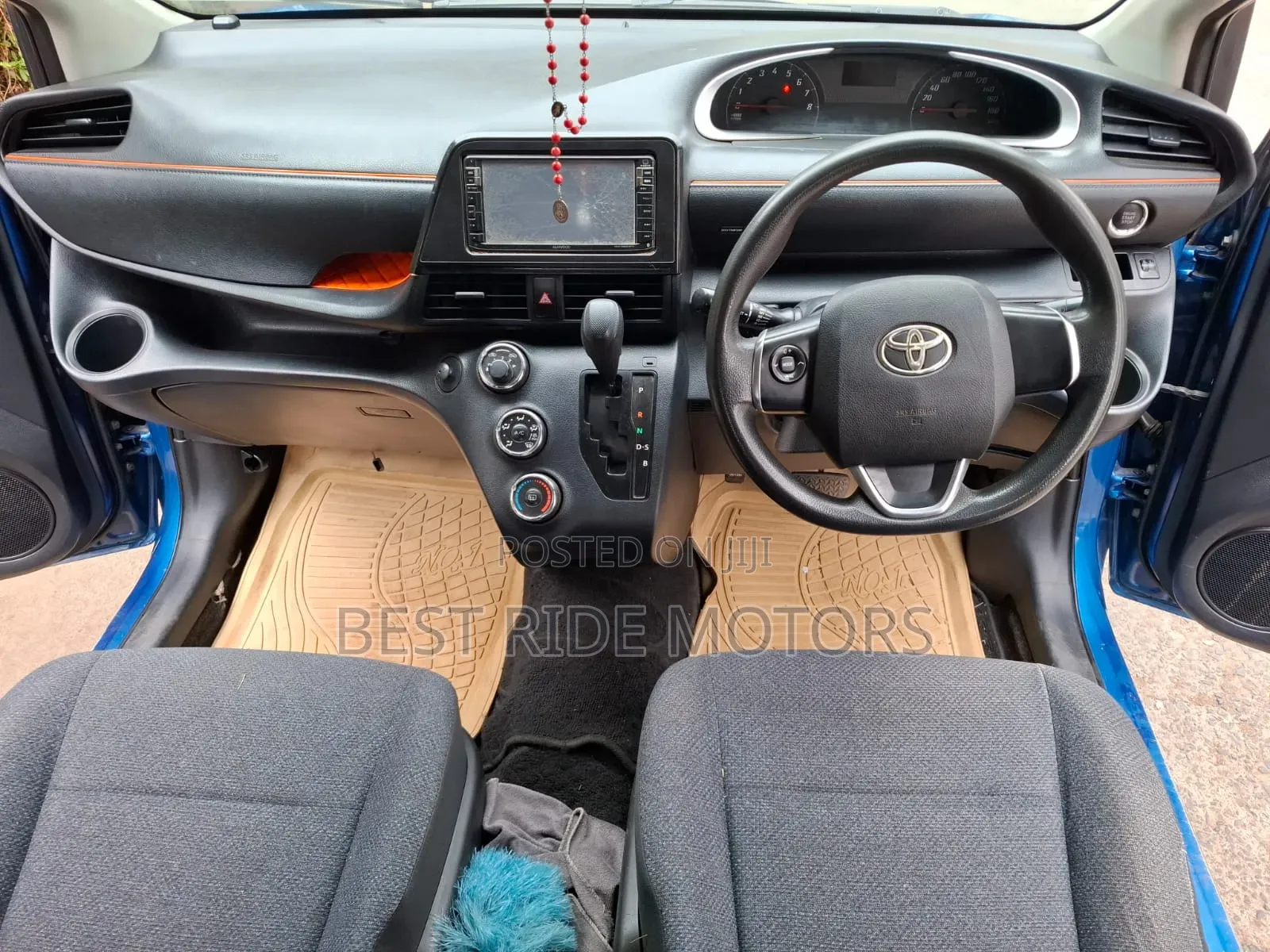 Toyota Sienta 1.5 FWD (6-seater) 2015 Blue