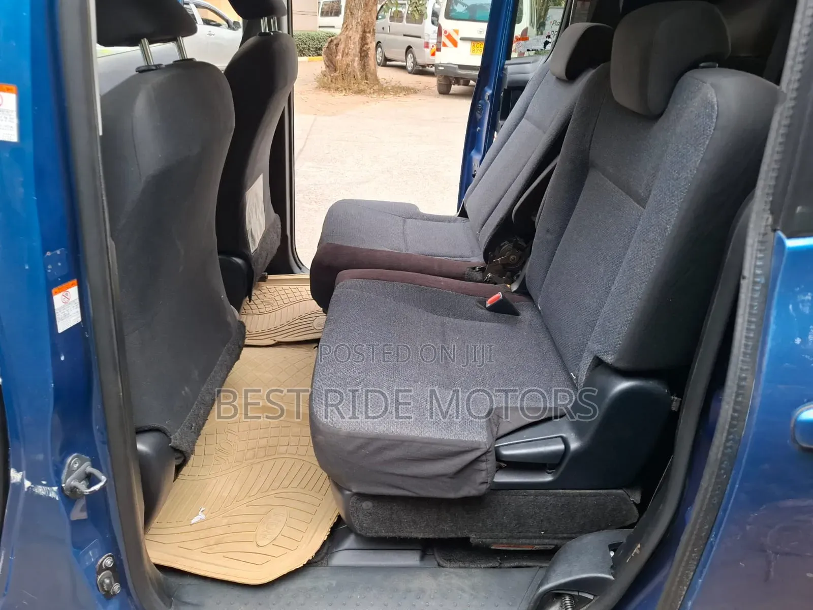 Toyota Sienta 1.5 FWD (6-seater) 2015 Blue
