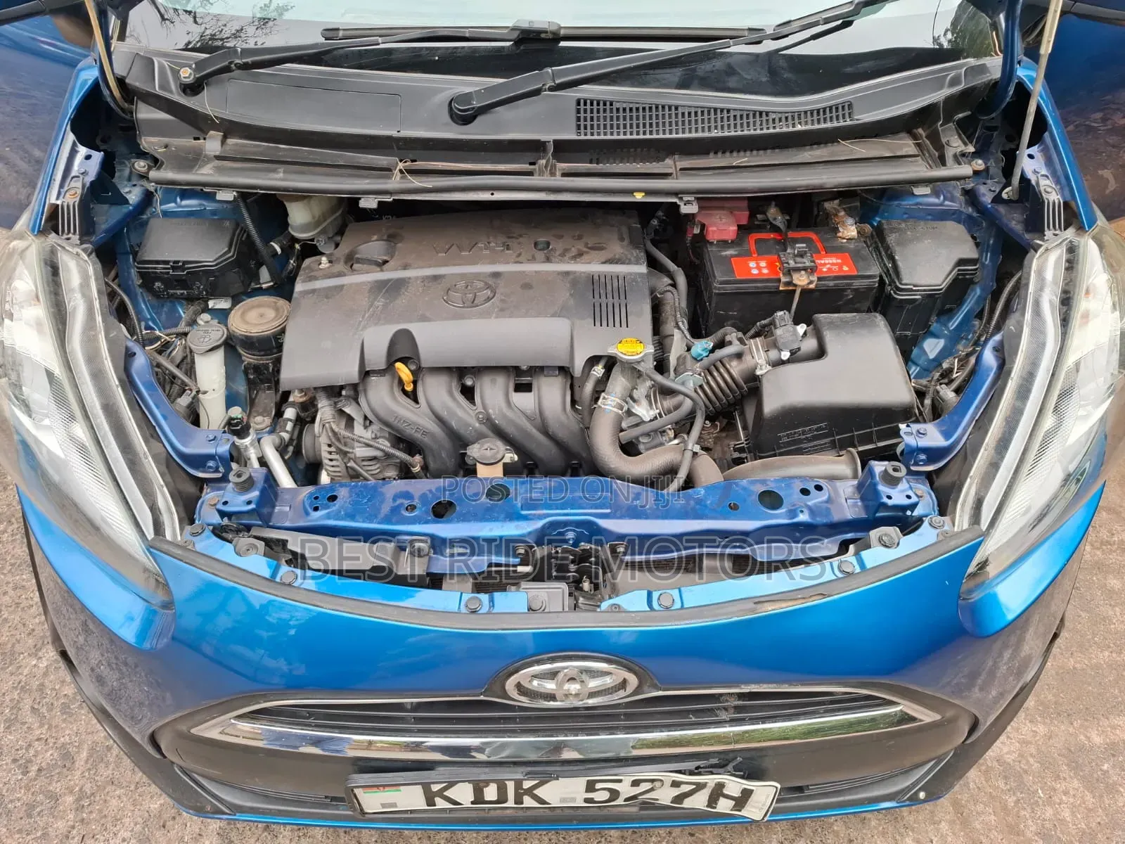 Toyota Sienta 1.5 FWD (6-seater) 2015 Blue