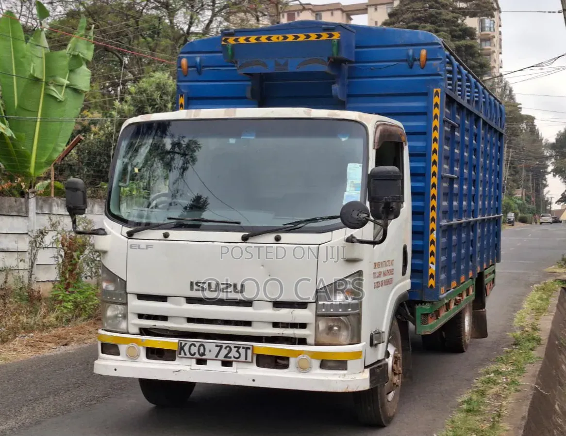 Isuzu ELF Truck 2013 Blue