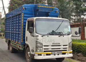 Isuzu ELF Truck 2013 Blue